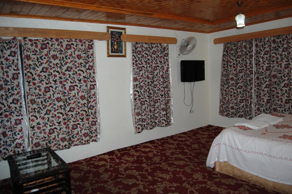 Hotel Paradise Inn Pahalgām Стая снимка
