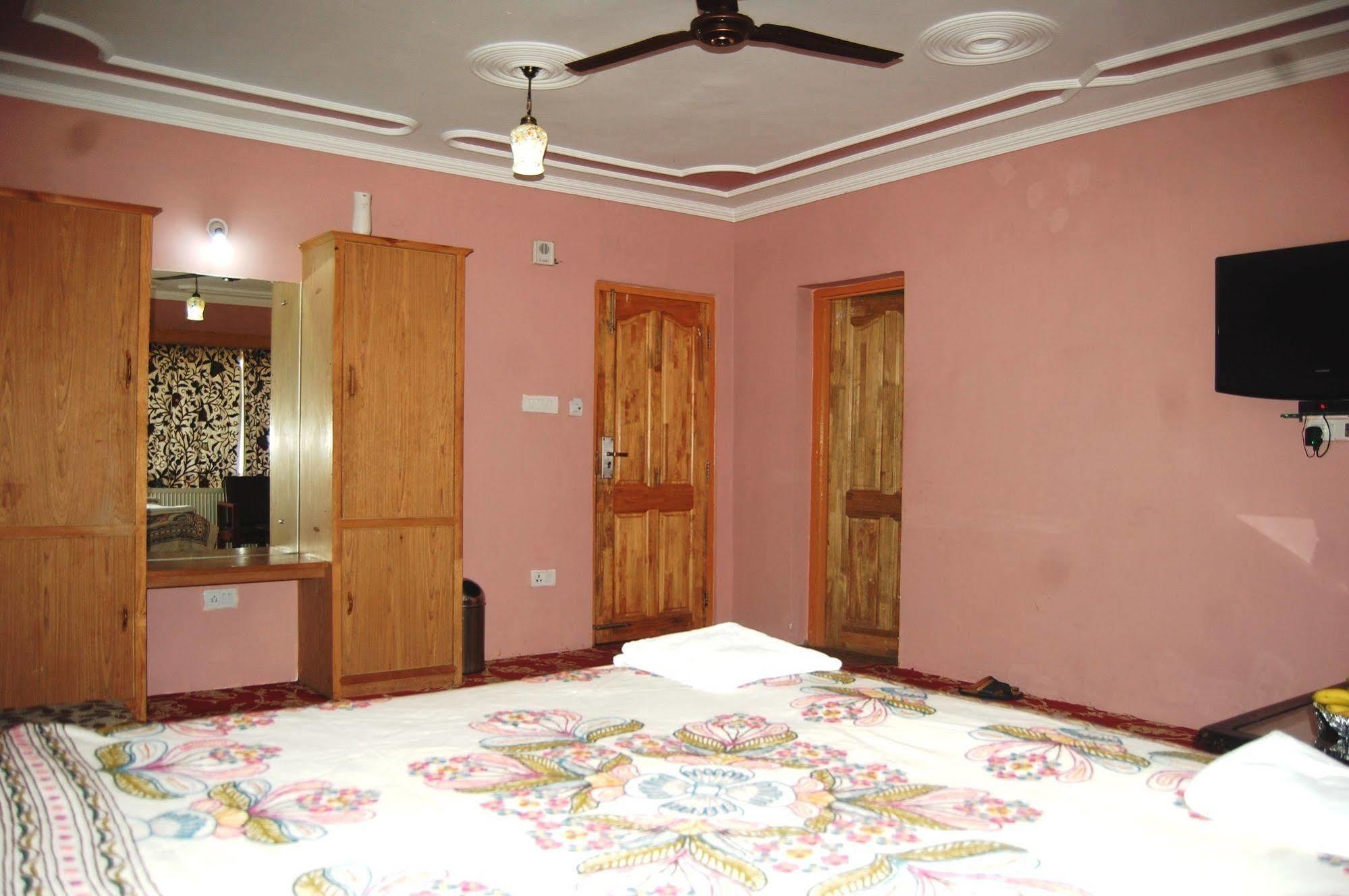 Hotel Paradise Inn Pahalgām Екстериор снимка