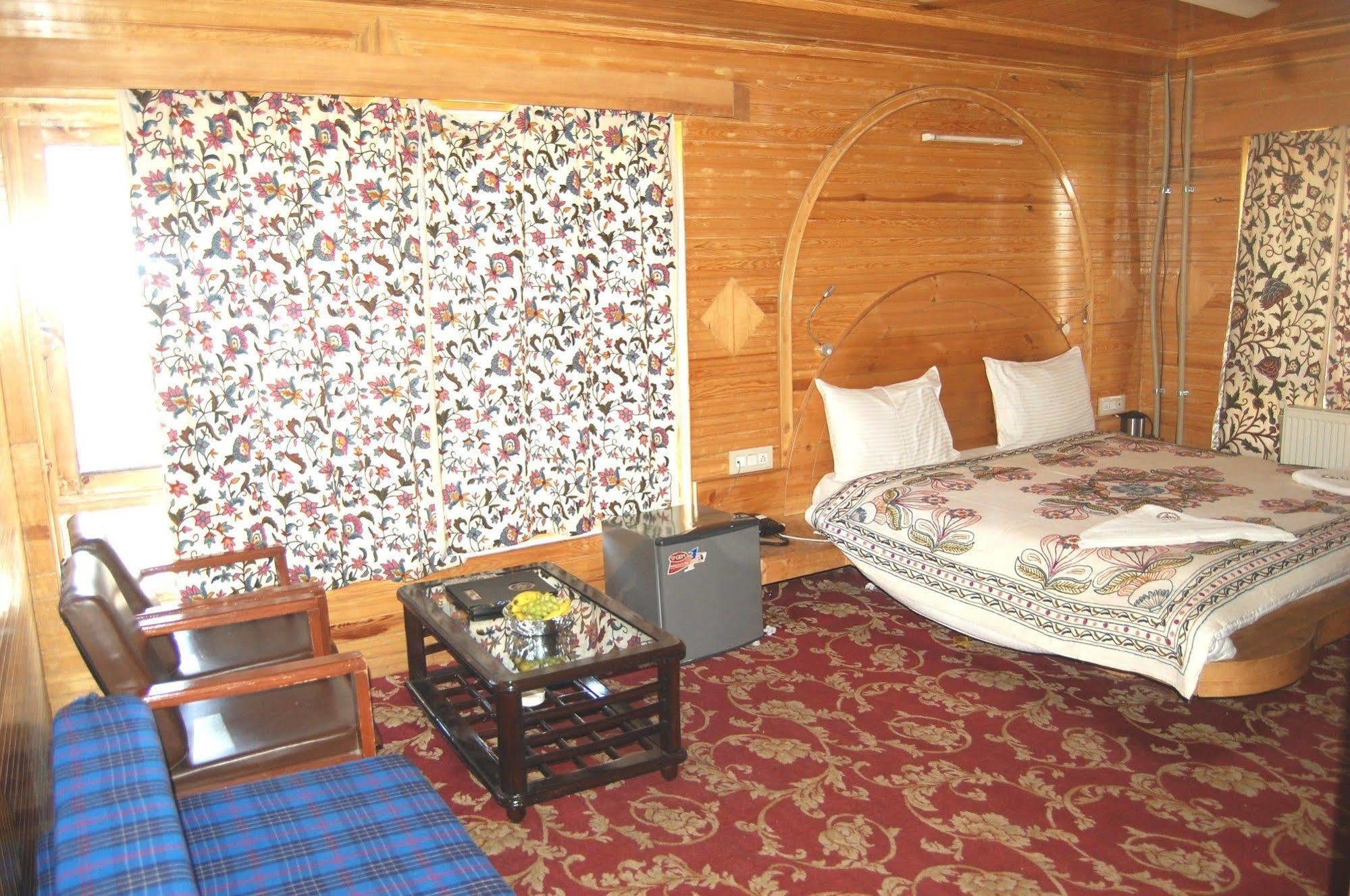 Hotel Paradise Inn Pahalgām Екстериор снимка